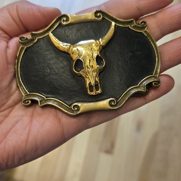 Vintage 1978 Raintree Black And Gold Belt Buckle With Bull Skull - Picture 5 of 6